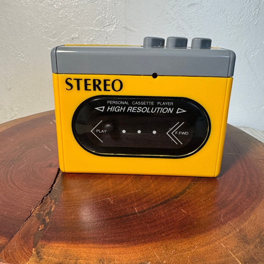 INTERNATIONAL Stereo Cassette Player Model al-18 WORKS